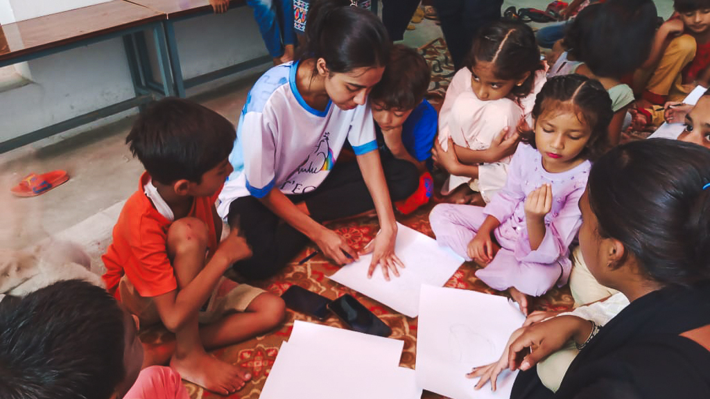 Fest mit den Kindern der Schule des Friedens in einer extremen Hitzeperiode in Pakistan